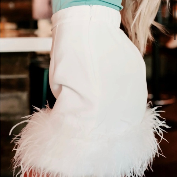 NWT NanaMacs feather trim skirt size medium - Picture 3 of 3